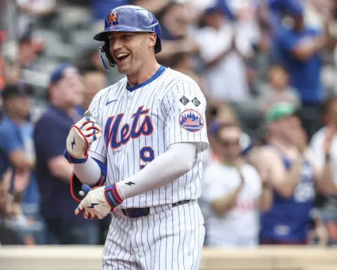 Mets outfielder Brandon Nimmo faints in hotel, cuts head