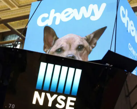 What is Chewy, the pet products website 'Roaring Kitty' is championing?