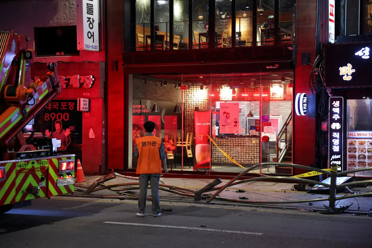 Scene of car accident that resulted in several people killed and injured in central Seoul