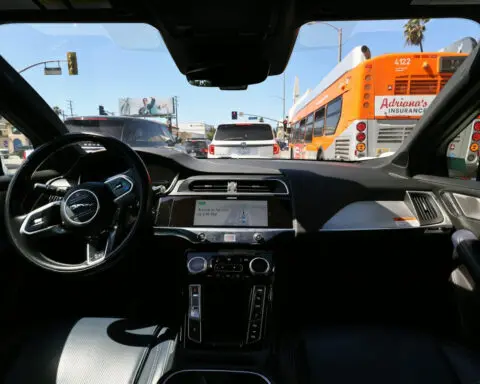 Robocars promise to improve traffic even when most of the cars around them are driven by people, study finds