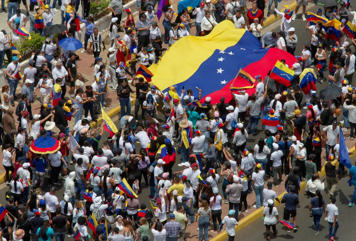 FILE PHOTO: Anti-Maduro protests spread as Venezuelan opposition says he stole vote, in Maracaibo