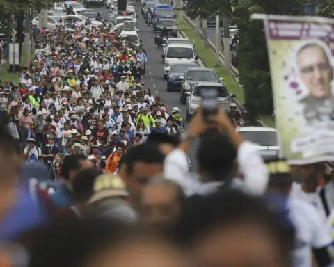 Salvadorans honoring Saint Óscar Romero: During these difficult times, he is like a ray of hope