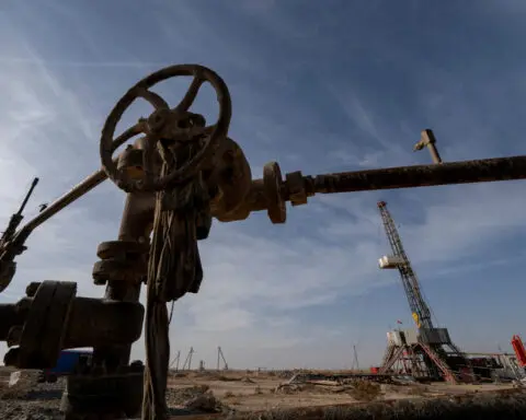 Oil falls, Brent settles at 7-month low after disappointing US job numbers