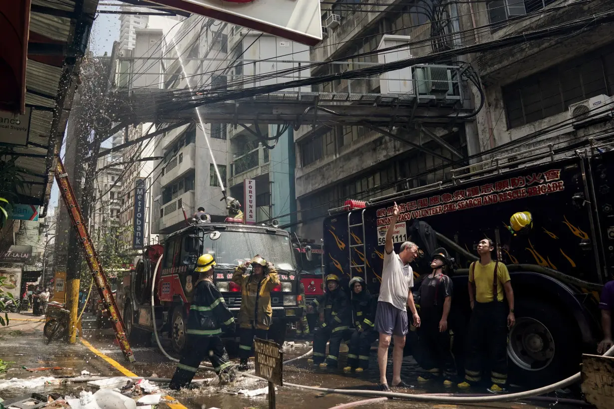 Building fire in Manila's Chinatown