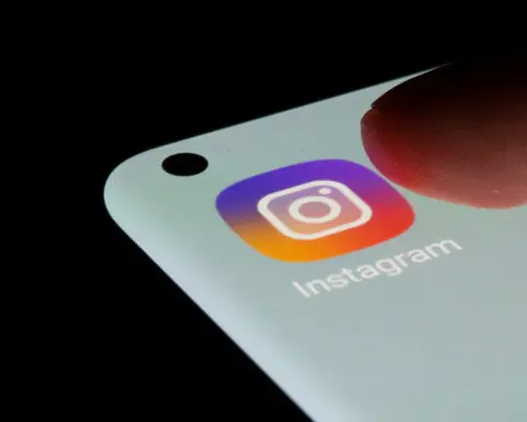 Turkey blocks access to Instagram for failure to comply with laws