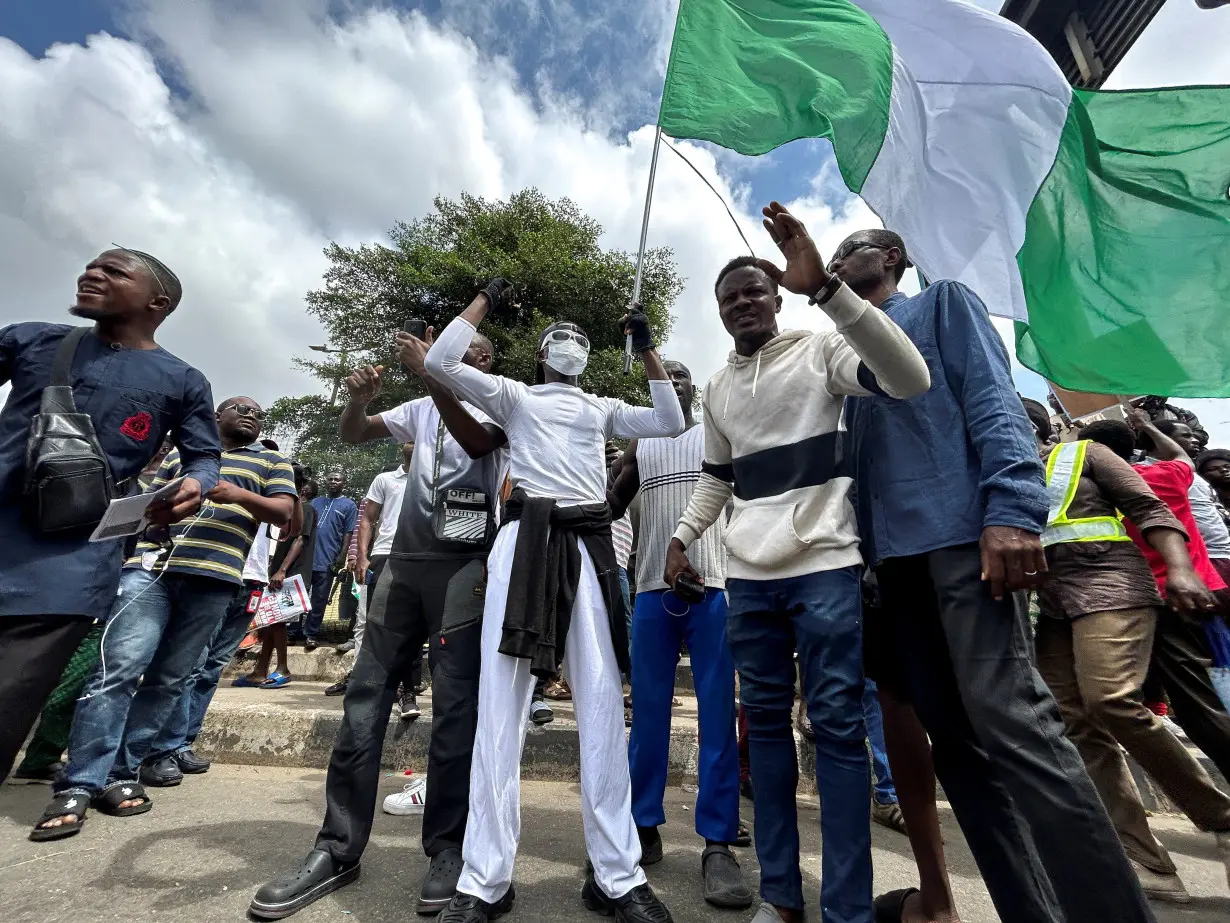 Nigerians continue to protest against economic hardship