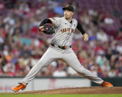 Giants left-hander Blake Snell has no-hitter through 8 innings against the Reds