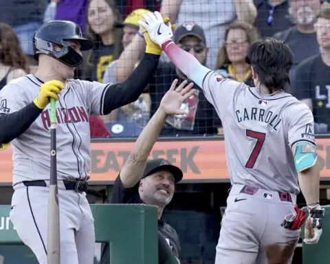 Newcomer Josh Bell, Ketel Marte each homer twice, Diamondbacks outlast Pirates 9-8