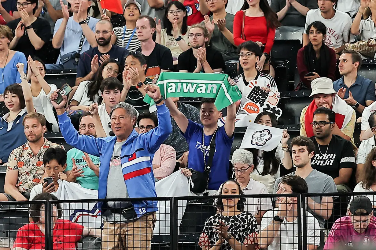 Spectator dragged from arena for holding up Taiwan banner during Olympic badminton match