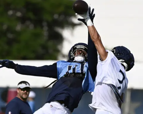 DeAndre Hopkins won't require surgery for knee injury, Titans coach Brian Callahan says
