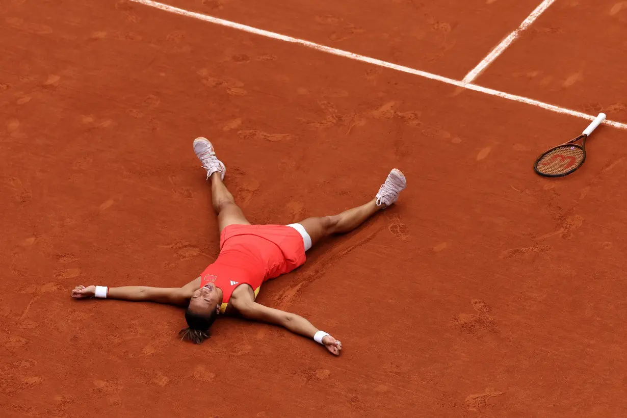 Zheng Qinwen summons inner strength to claim China's first Olympic singles gold medal with victory against Donna Vekić