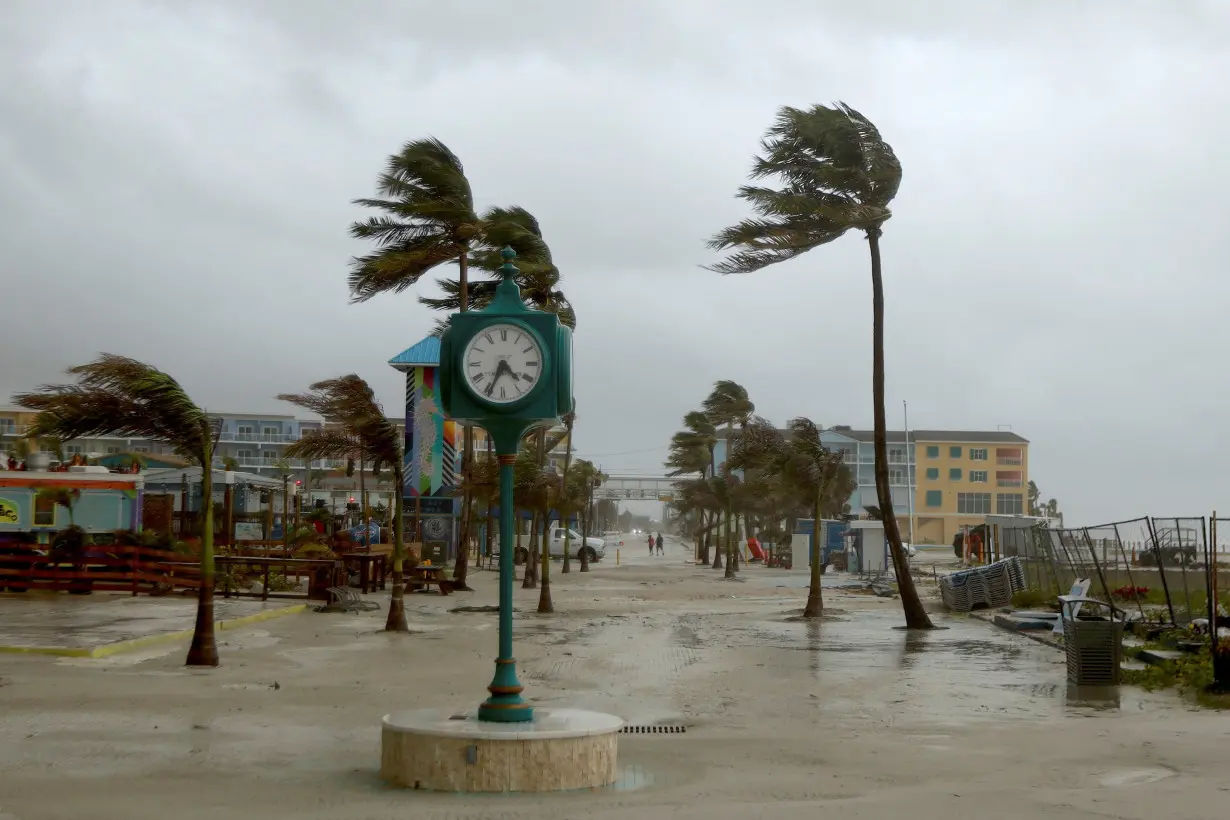 Tropical Storm Debby passes through Ft. Myers Beach