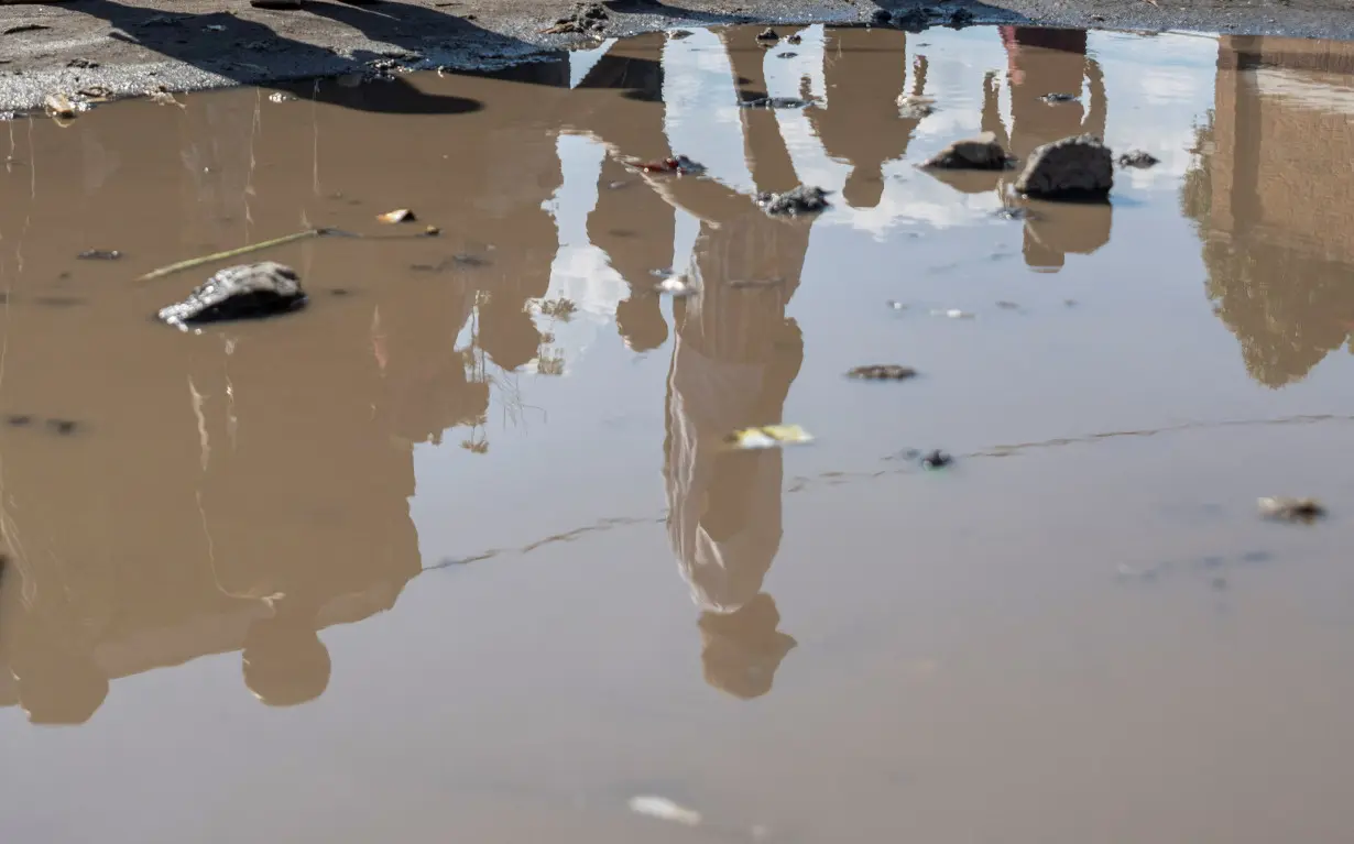 Thousands more flee rebel advance in eastern Congo