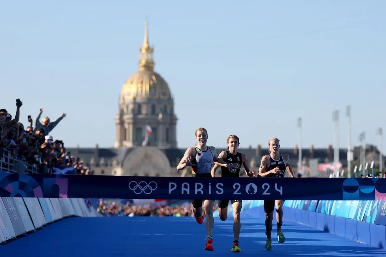 Germany, Team USA and Great Britain were involved in a sprint finish at the end of Monday's mixed relay race.