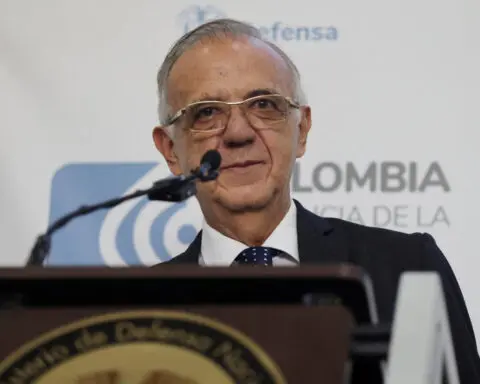 Colombia armed forces restart military operations against ELN rebels