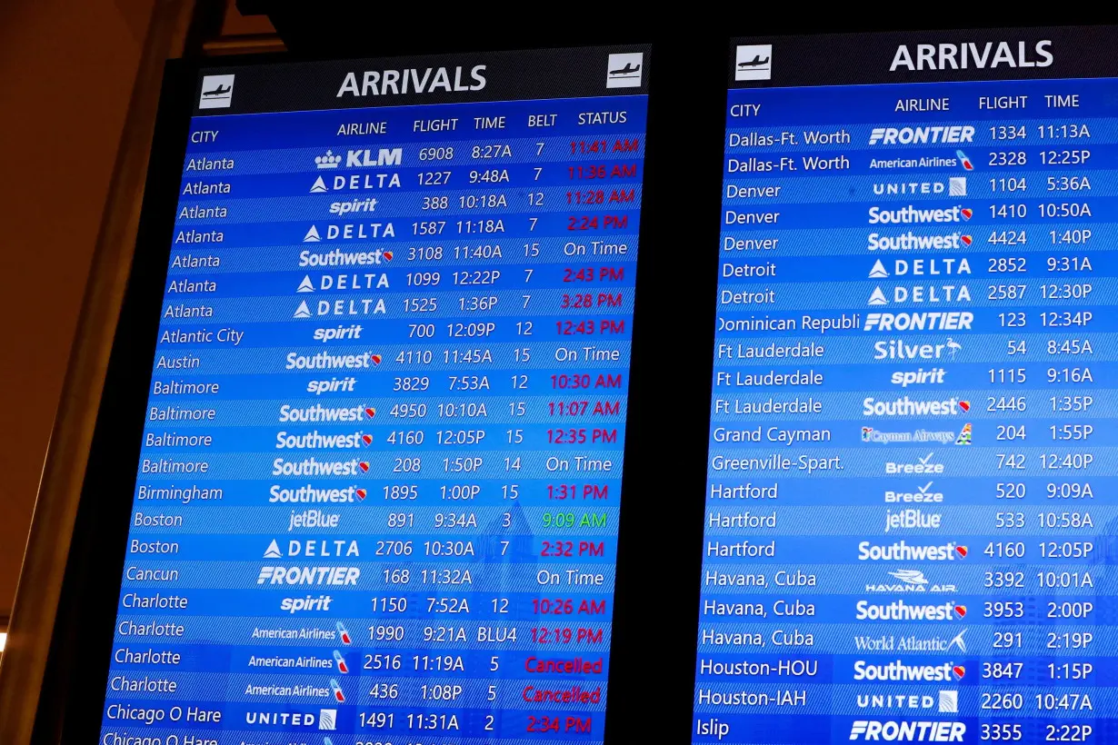 FILE PHOTO: Airlines ground flights in Tampa