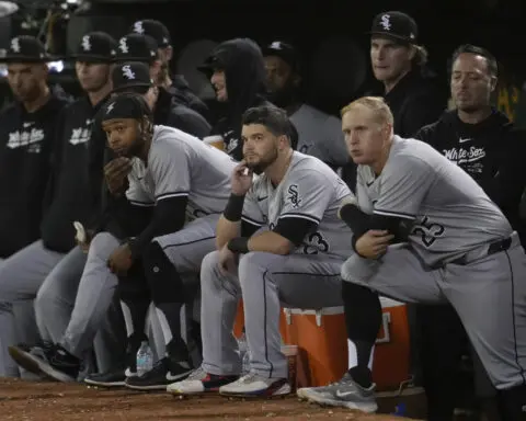 White Sox lose 21st straight game, tying AL record set by 1988 Baltimore Orioles, falling 5-1 to A's