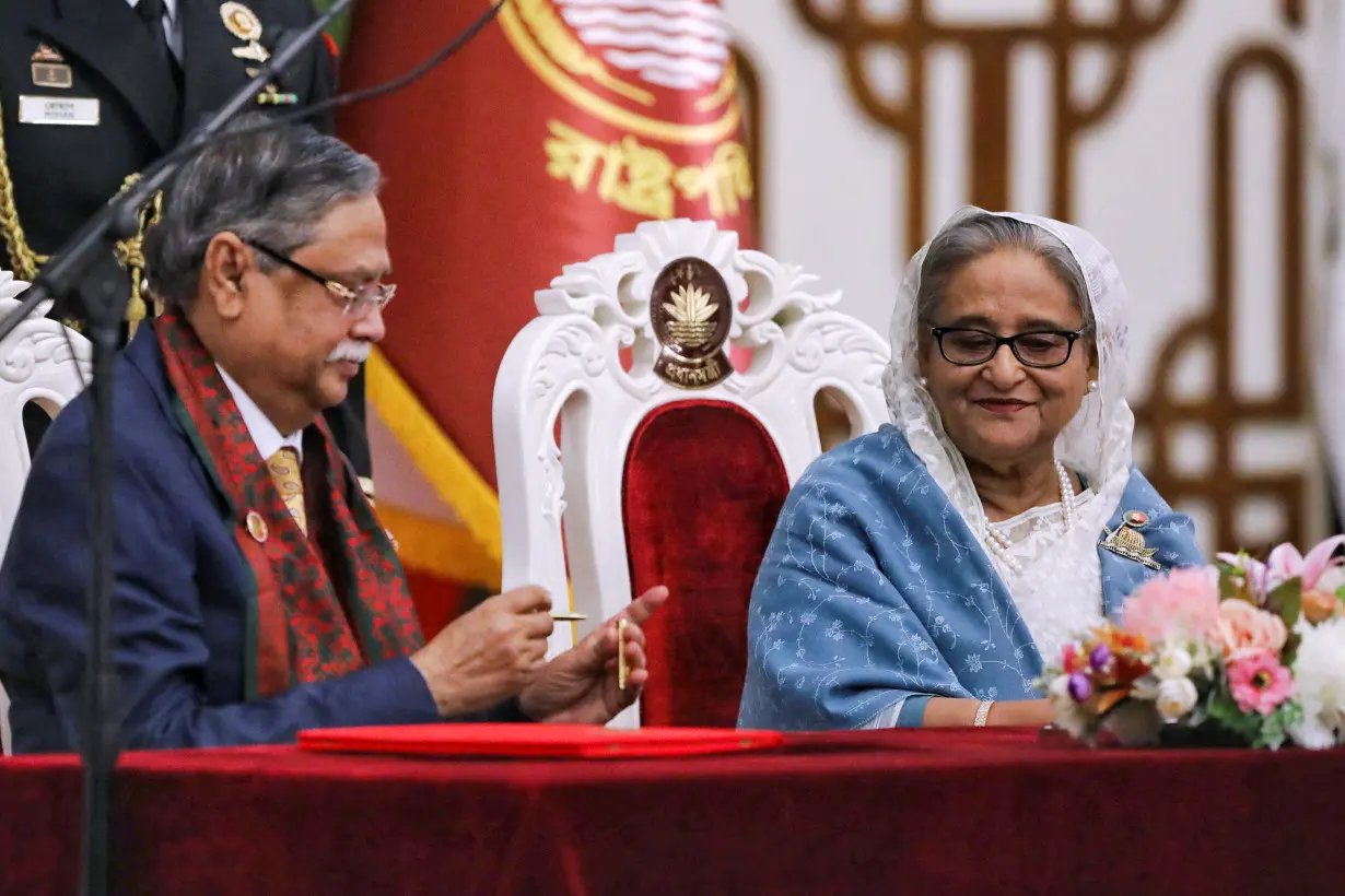 FILE PHOTO: Bangladeshi President Mohammed Shahabuddin administers Prime Minister Sheikh Hasina's oath-taking ceremony as the country's Prime Minister in Dhaka