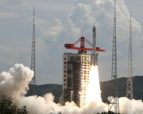 China launches rocket carrying new constellation of satellites