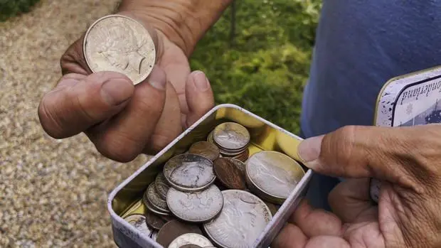 Rare coins unknowingly sold at Massachusetts yard sale returned to family with heartfelt note