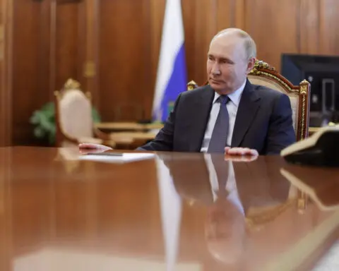 Mexico invites Putin to presidential inauguration, Russia's Izvestia newspaper says