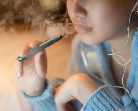 How do teens quit vaping? Some simply send a text for help, new study shows