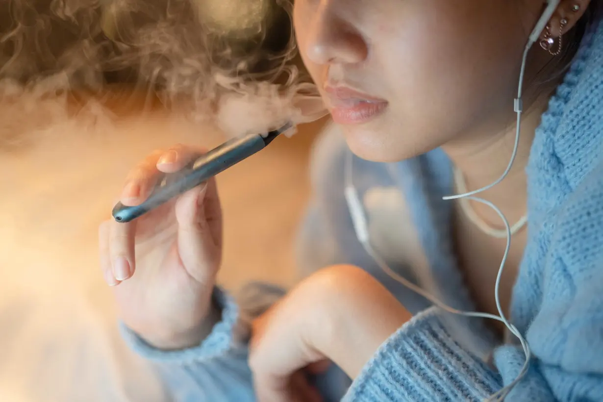 How do teens quit vaping? Some simply send a text for help, new study shows