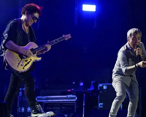 Journey keyboardist asks judge to resolve deadlock with band's lead guitarist
