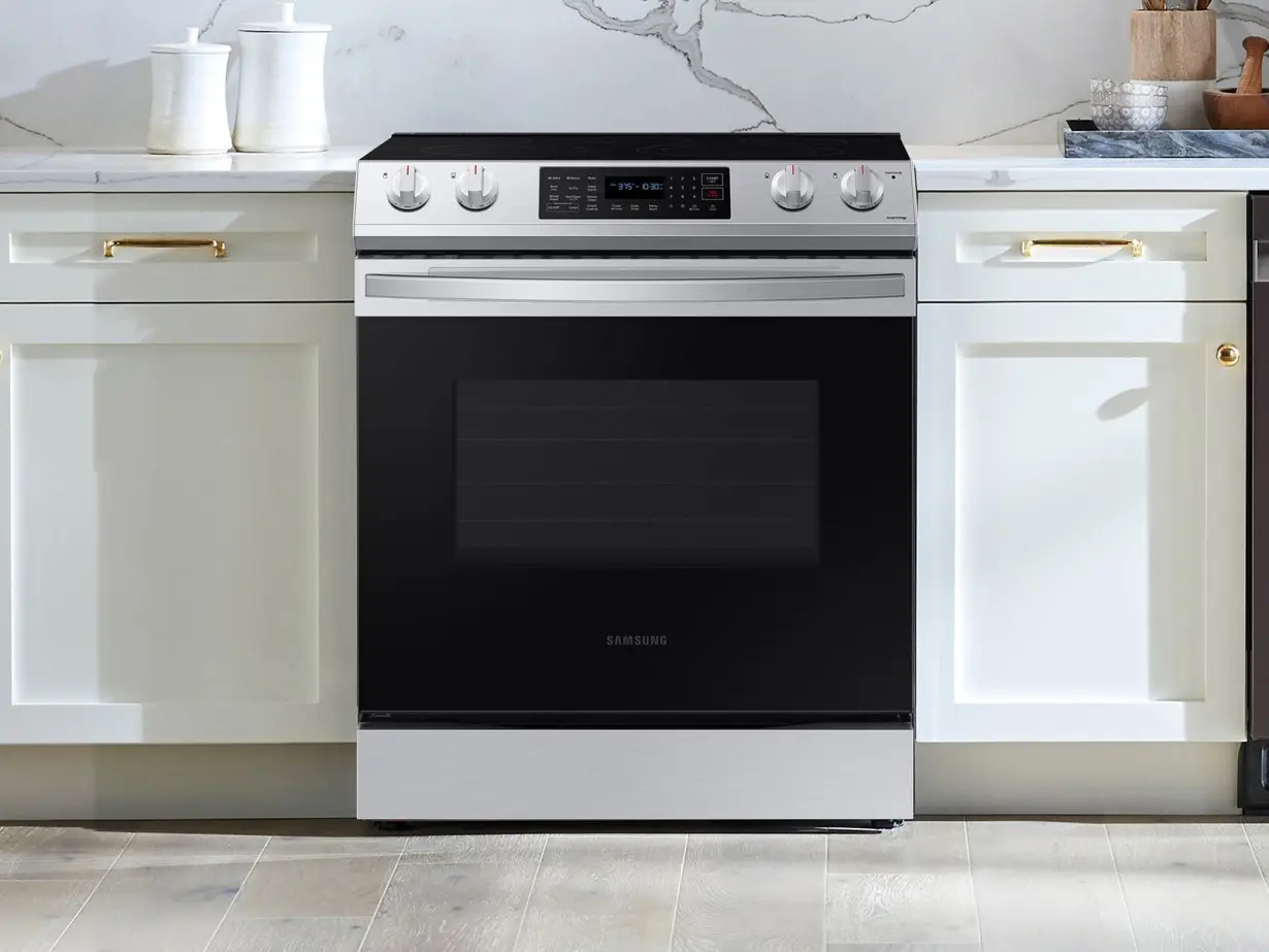 One of the Samsung stoves included in the recall.