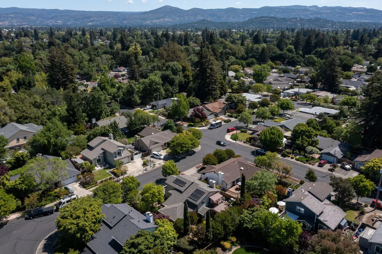 Mortgage rates plunge to lowest level in more than a year