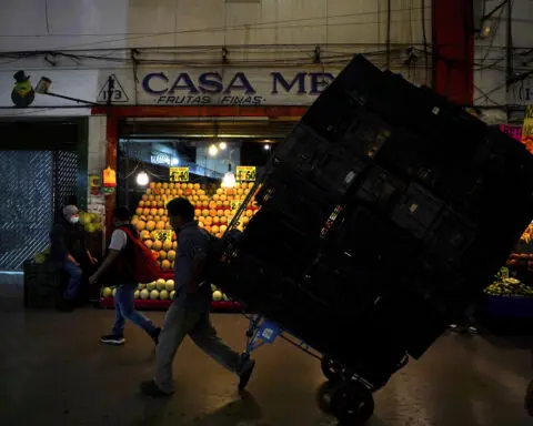 Analysts shocked as Mexico's central bank clocks rise in inflation and cuts interest rates