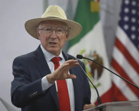 US ambassador confirms Mexican drug lord Ismael 'El Mayo' Zambada was brought to US against his will