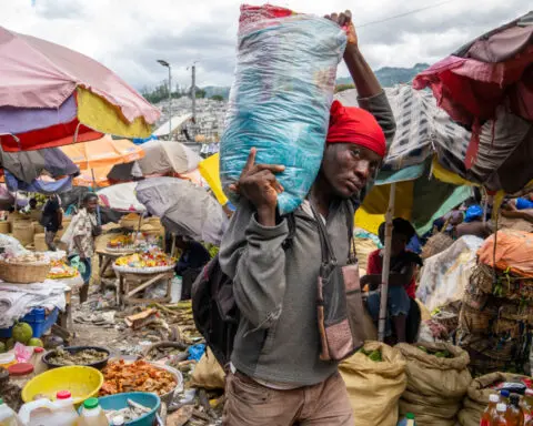 Watch Kenyan police shoot outside a major hospital in Haiti