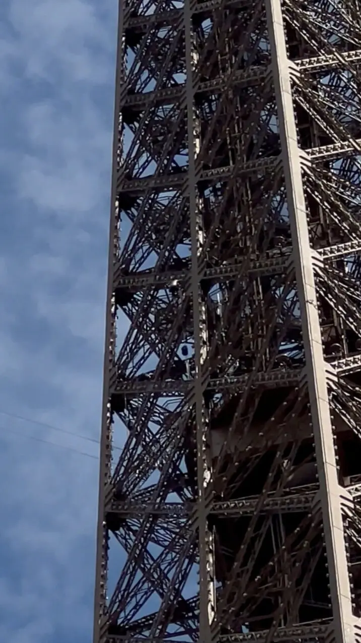 Man climbs Eiffel Tower on Olympics' last day