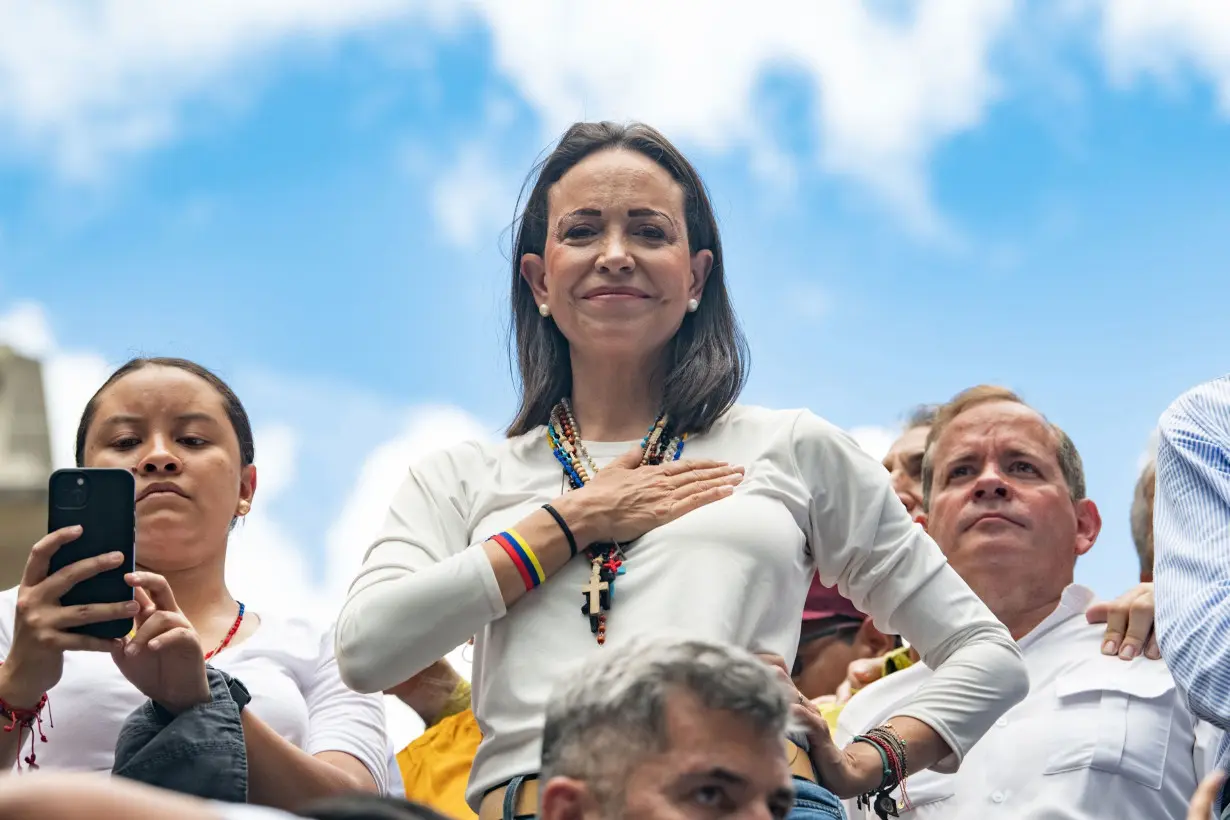 A black X is appearing on the doors of Maduro opponents in Venezuela