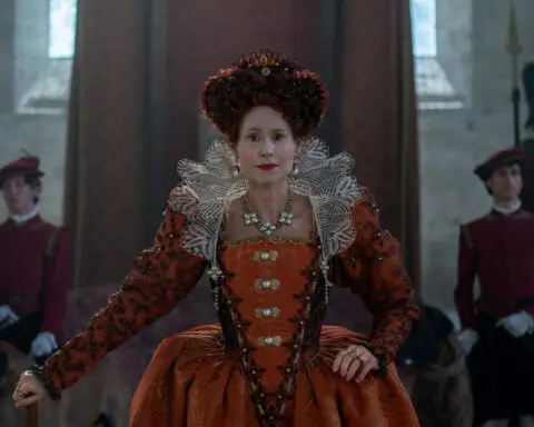 Minnie Driver plays Queen Elizabeth right on time