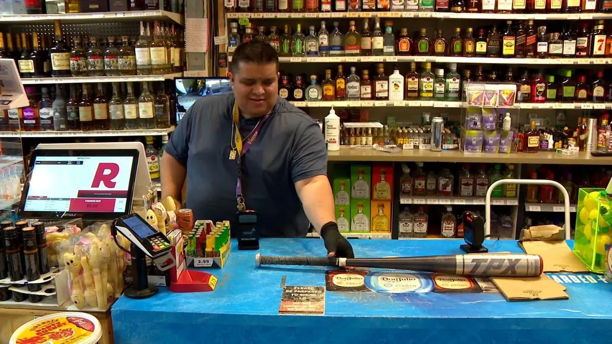 Video shows 8-year-old girl using bat to help fight off armed robber at Twin Cities liquor store