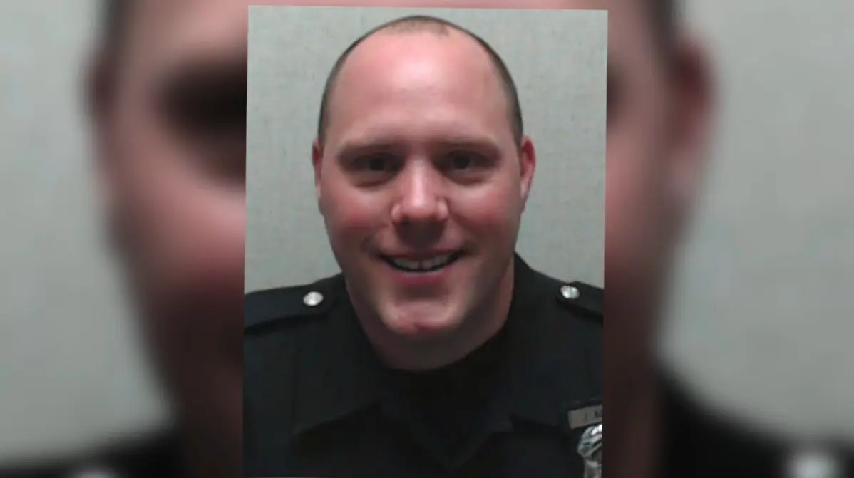 Cop fired for 'outrageous' sexting with suspect got second chance