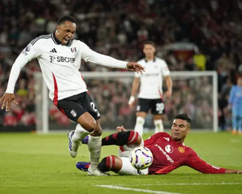 Zirkzee scores on debut for Man United in 1-0 win over Fulham on opening night of Premier League