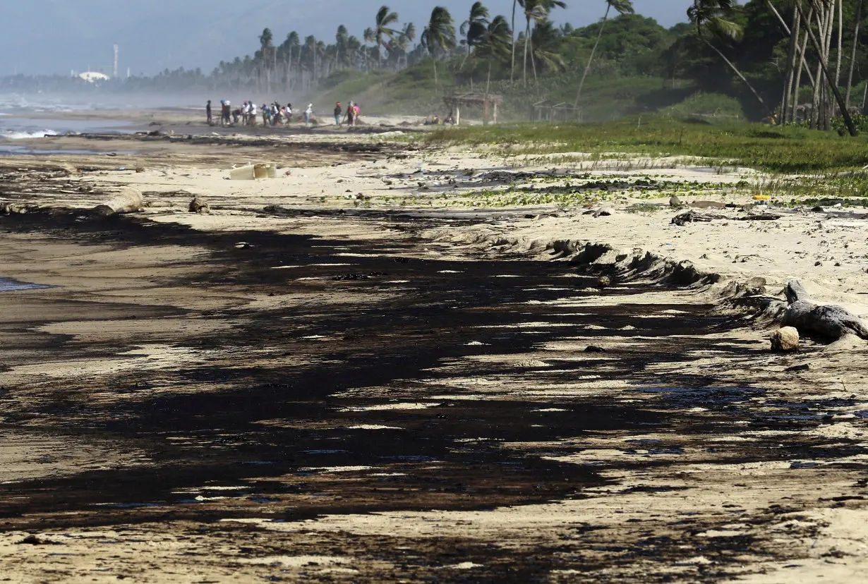 Oil spill on Venezuelan beach, in Boca de Aroa