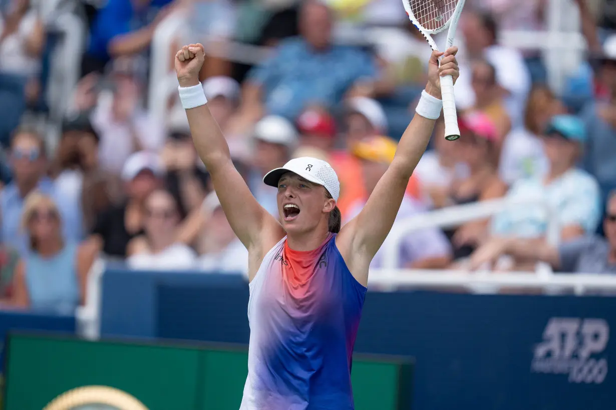 Iga Świątek and Jessica Pegula battle to Cincinnati Open semifinals