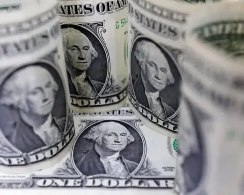 Dollar hits 7-month low, yen gains as traders wait on Jackson Hole