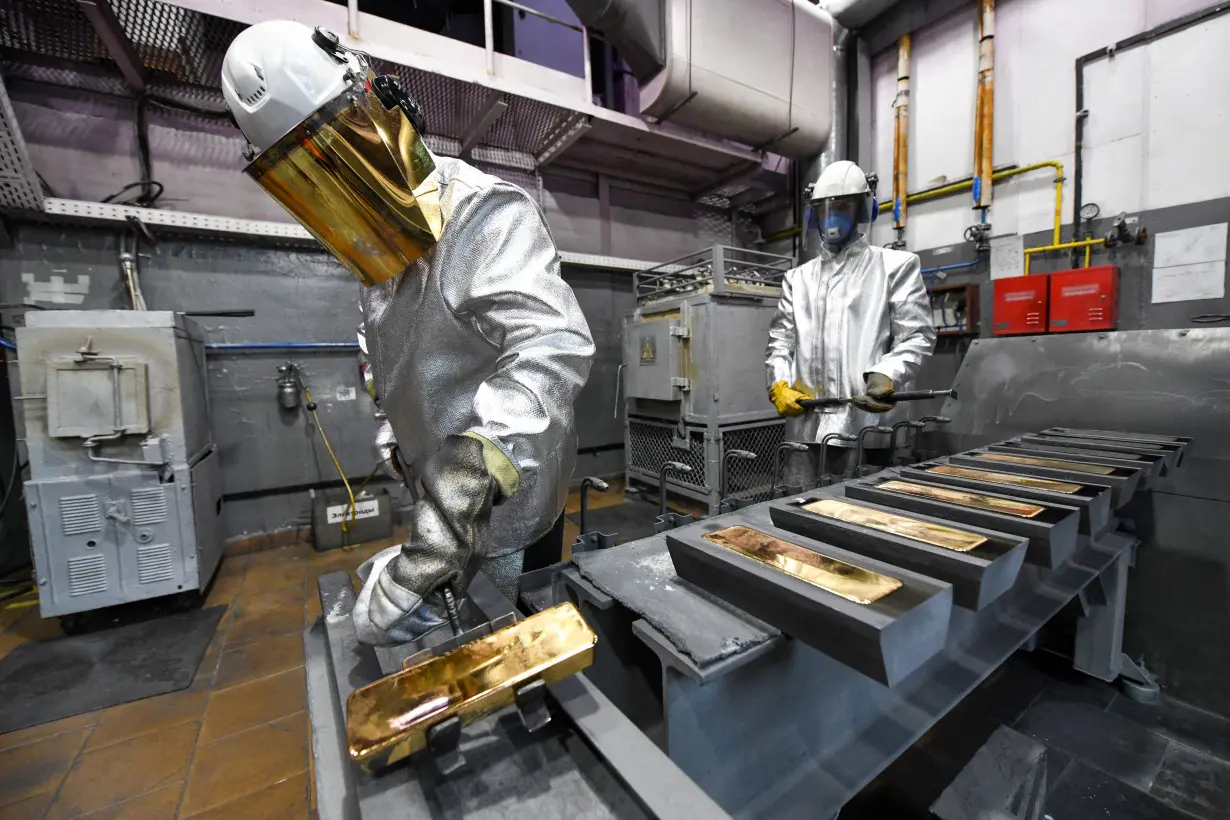 Production of gold at Krastsvetmet precious metals plant in Krasnoyarsk