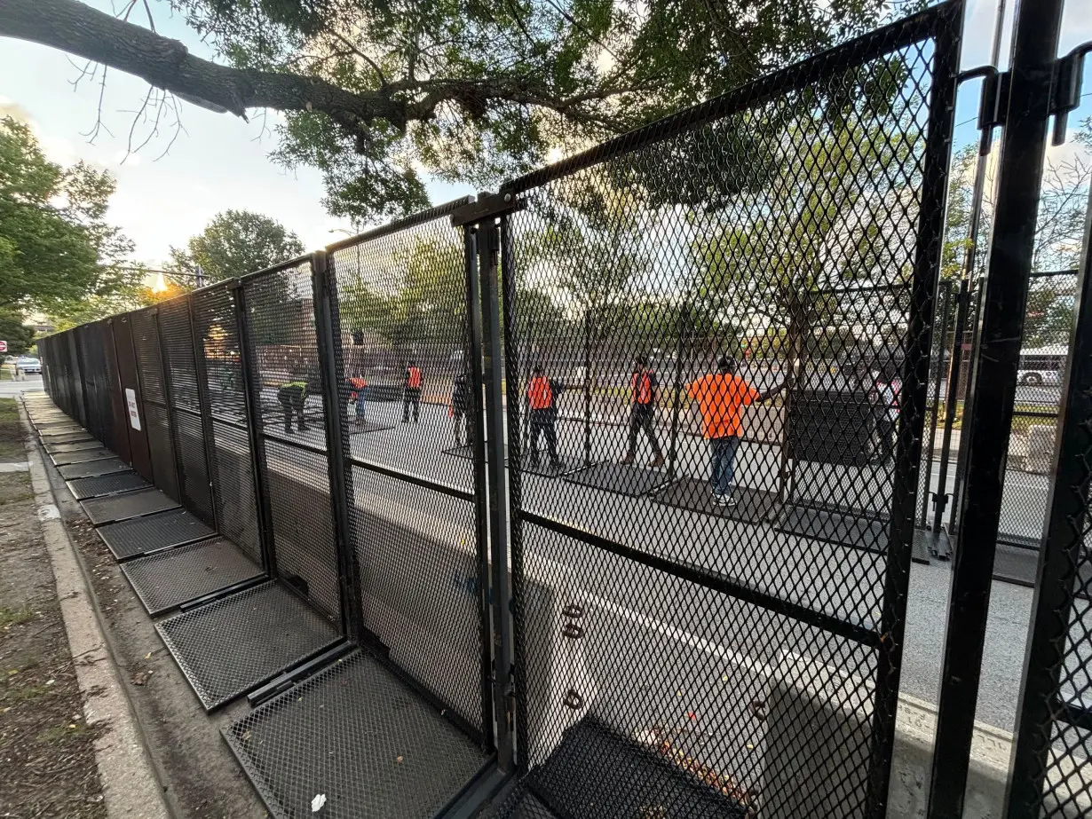 New fencing goes up outside DNC a day after pro-Palestinian protesters breach outer barrier