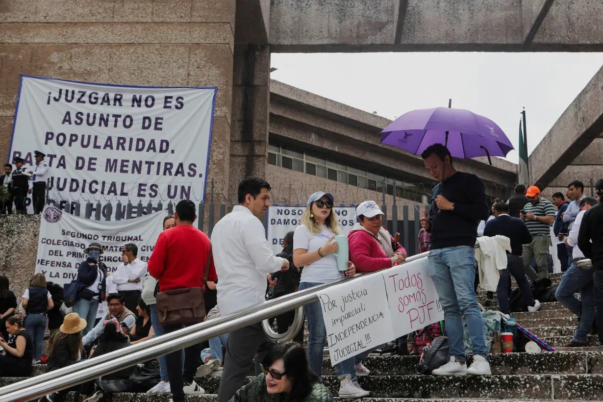 FILE PHOTO: Mexican judicial workers launch strike ahead of vote to overhaul courts