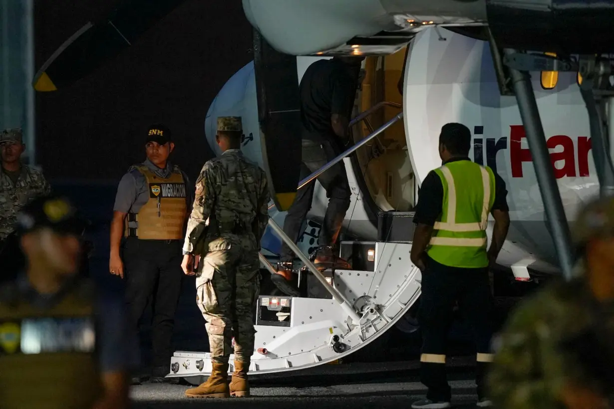 Panama deports 29 Colombian migrants on first US-funded repatriation flight