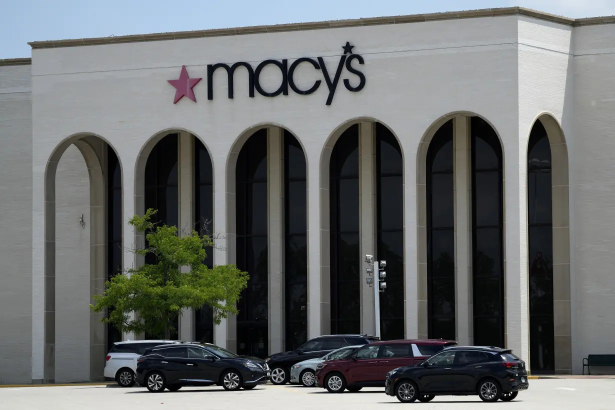 Earns Macys