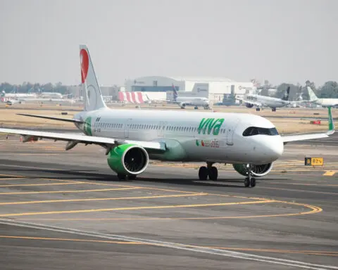 Viva Aerobus boss says politics grounding Allegiant tie-up