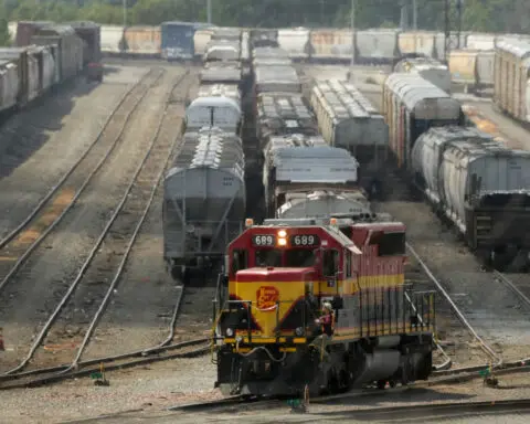 Labor dispute stops Canadian freight railroads and could cause major economic disruption in US