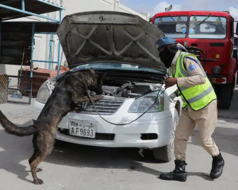 Somalia's bomb disposal experts face down fear to save lives